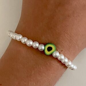 🥑Elastic pearl bracelet with avocado charm🥑